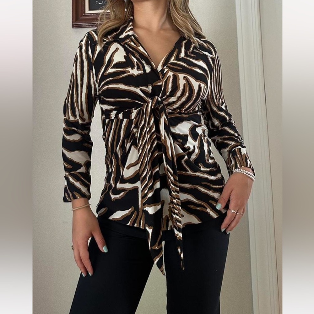 Mesmerize blouse size small